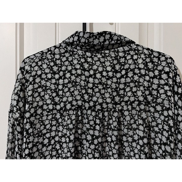 H&M Women’s Chiffon Blouse long sleeve floral black Relaxed-fit Yoke at back EUC - Picture 12 of 13